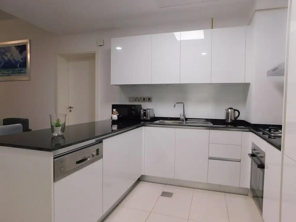 Luton Vacation Homes Royal Bay by Azizi - photo 32