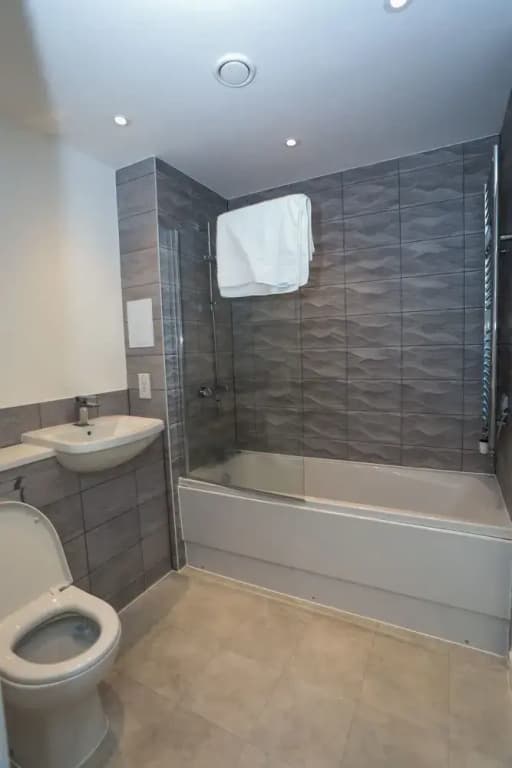 Exquisite One Bed Apartment - photo 9