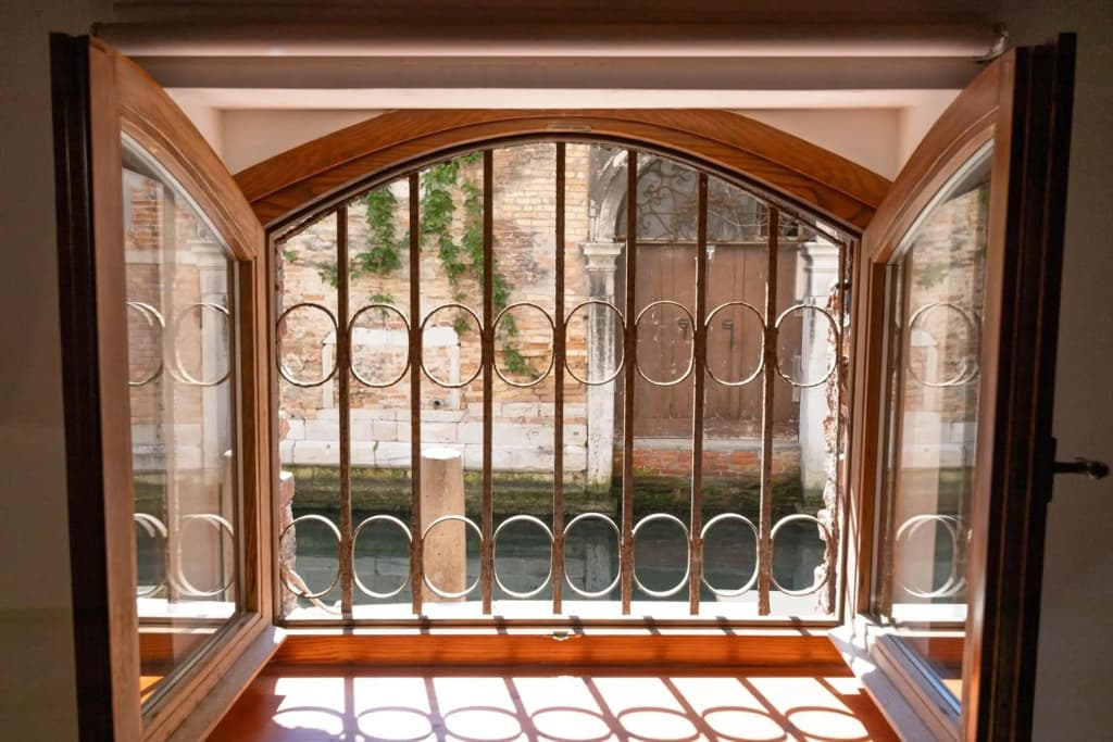 Canal House - photo 1