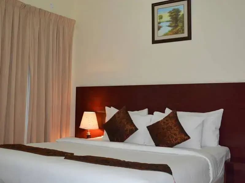 Raynor Hotel Apartments - photo 7