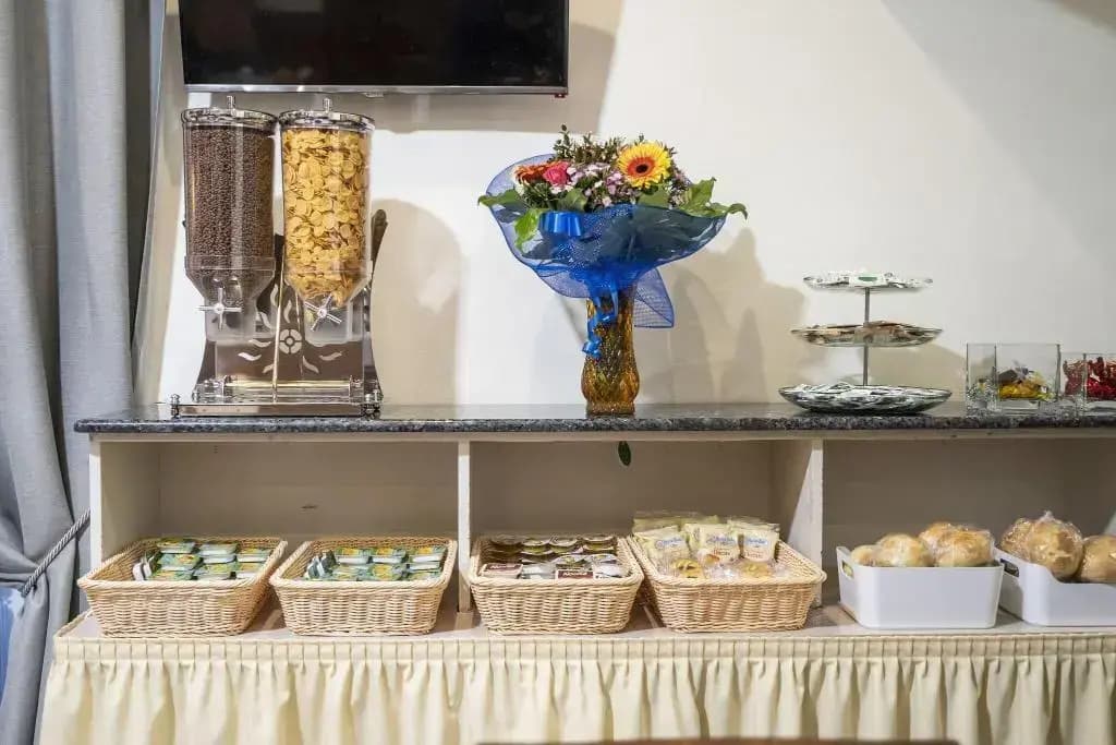 Hotel Ferrarese Roma - photo 10