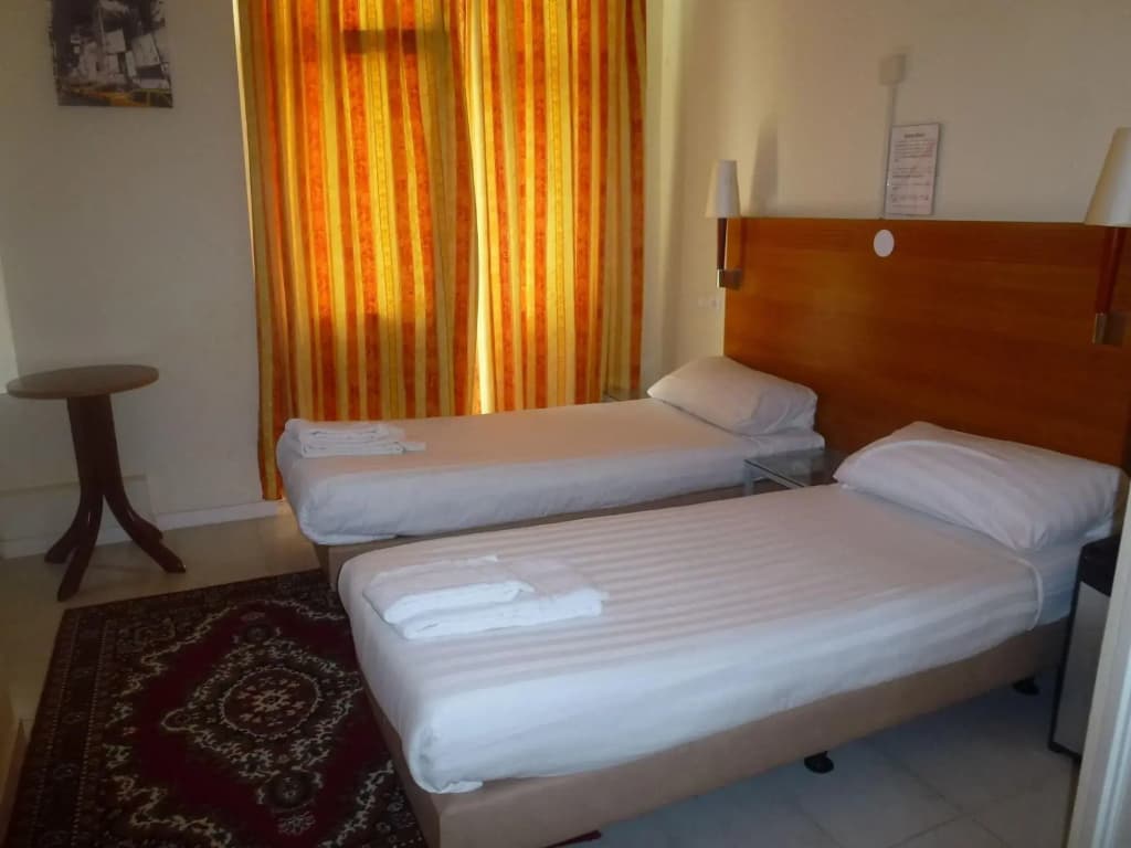 Hotel Isis - photo 7