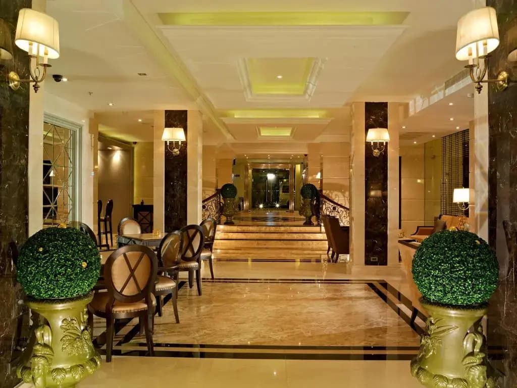Gulliver's Tavern Hotel - photo 11