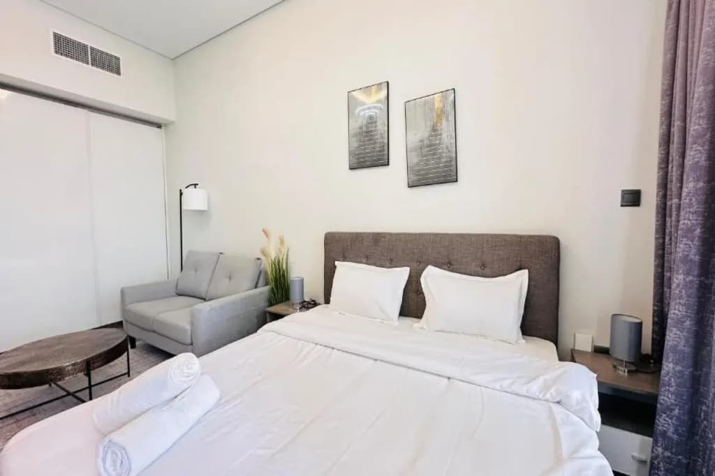 Spacious Studio Apartment Canal View Business Bay by Belvilla - photo 22