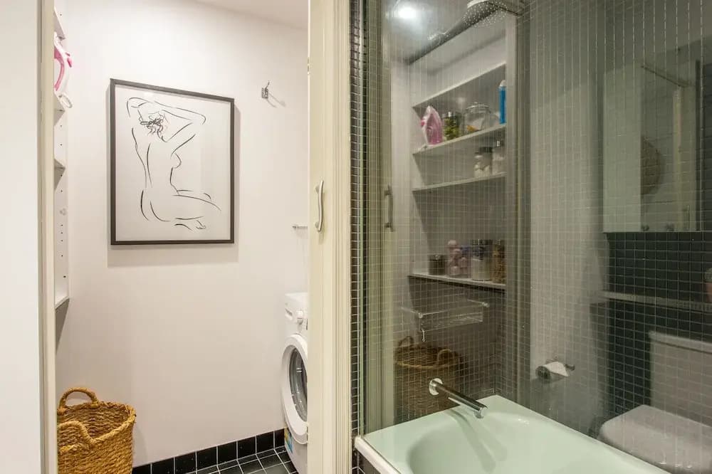 Luxury 3 Bed 2 Bath City Views - photo 8