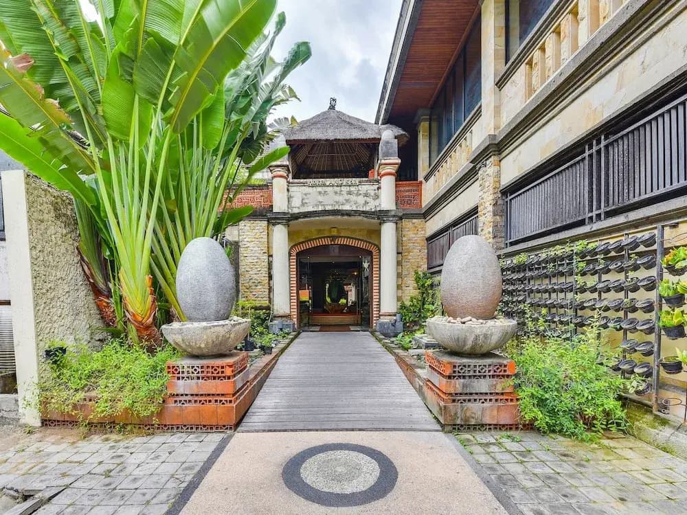 Super OYO Townhouse Oak Maxi Hotel Legian - photo 1