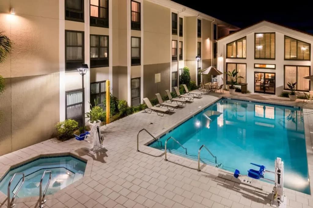 Hampton Inn & Suites Orlando/East UCF Area - photo 17