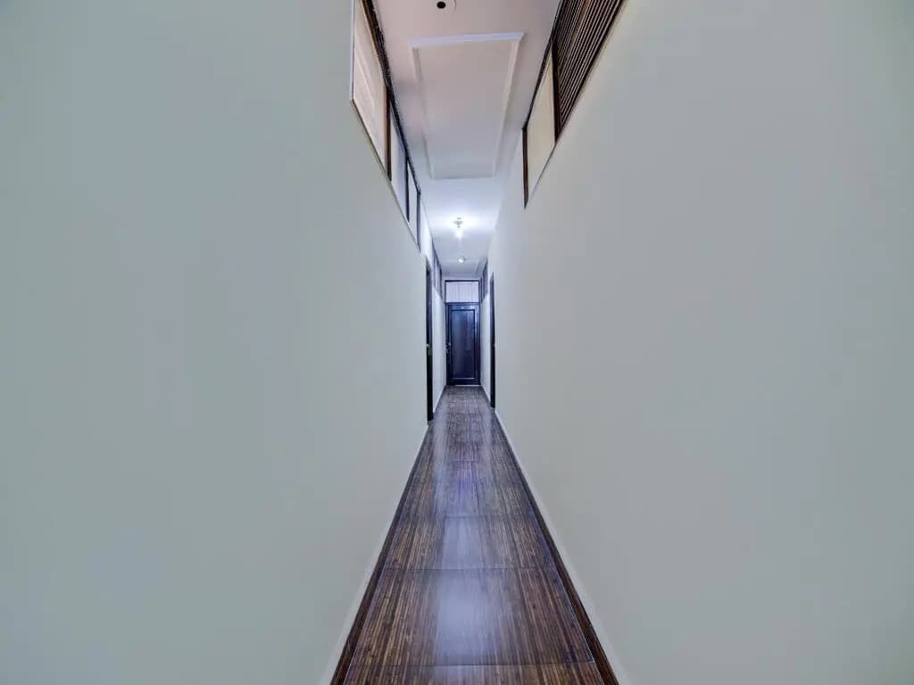 Krishna Residency by OYO Rooms - photo 9