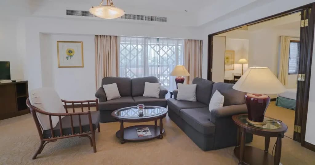 Ambassador Row Hotel Suites by Lanson Place - photo 5