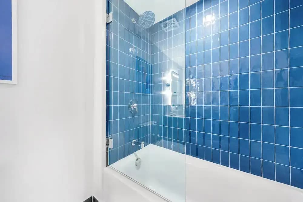 Chic Downtown 1BR with Stunning Views - photo 8