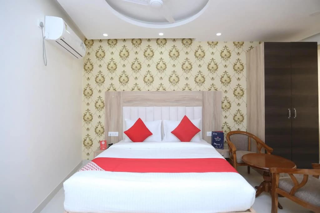 Capital O 18853 Hotel Mega - photo 5