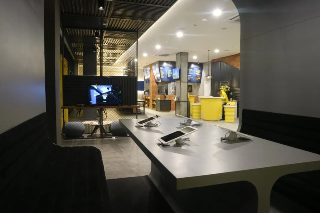 YELLO Hotel Manggarai Jakarta - photo 11