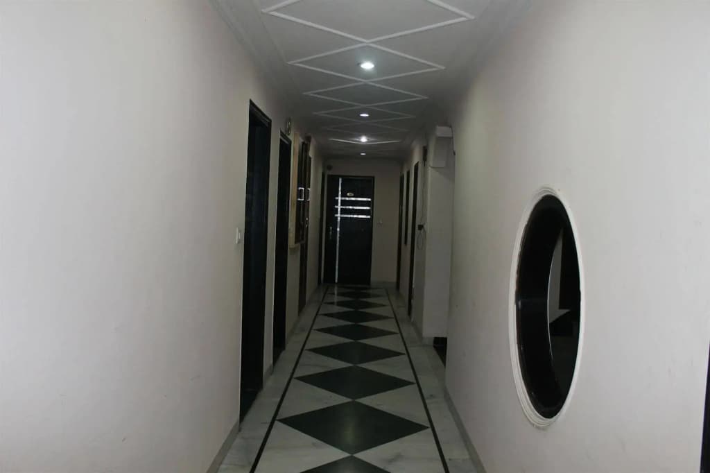 Hotel Apra Inn - photo 10