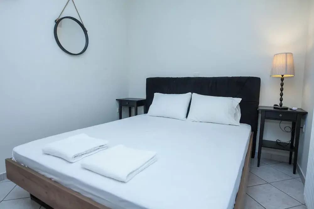 Elegant Spacious 2 Bd Apt in Petralona - photo 5