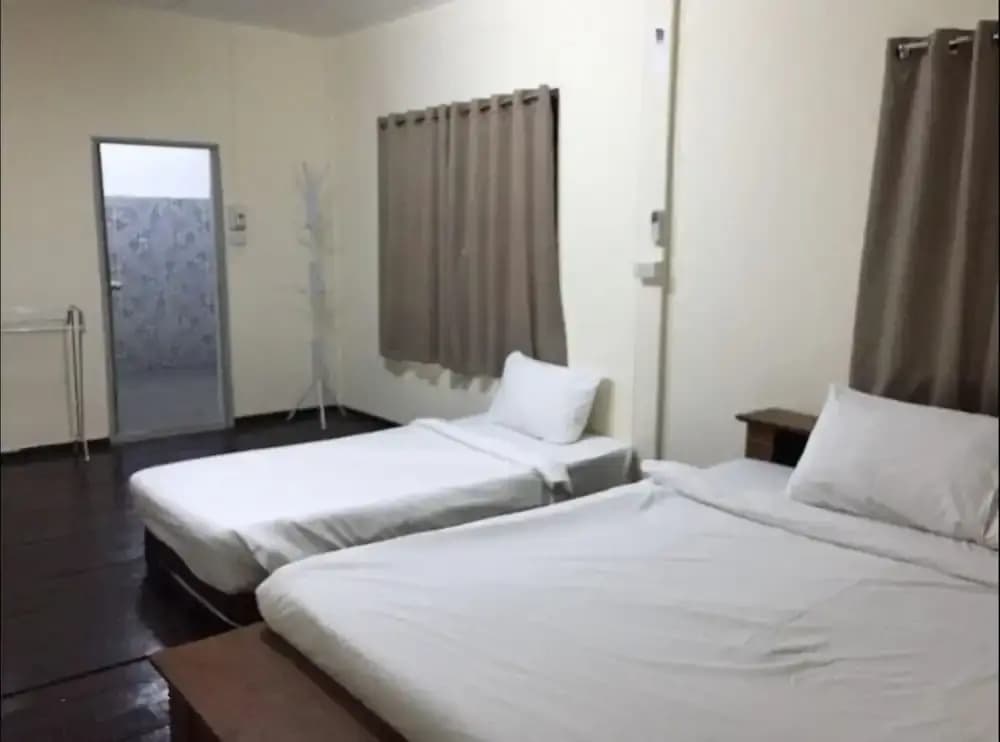 The Moat Hostel - photo 6