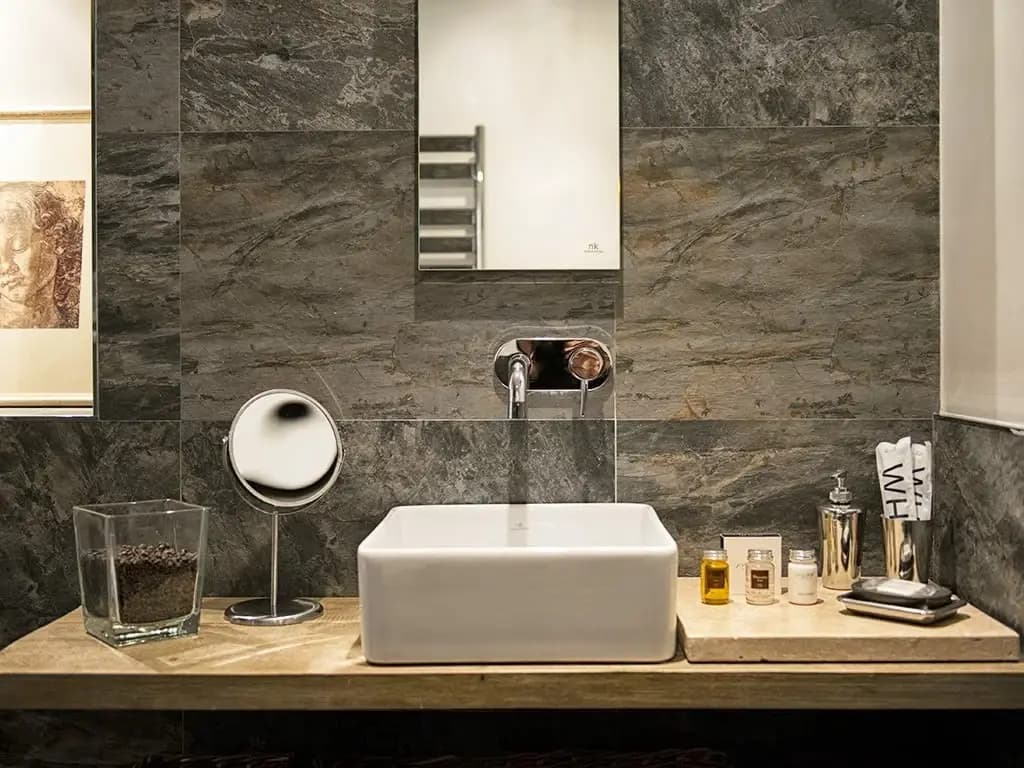 The Independent Suites Hotel - photo 5