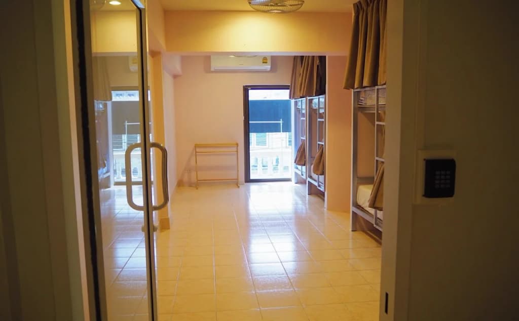 The Lucky Kata Hostel - photo 8