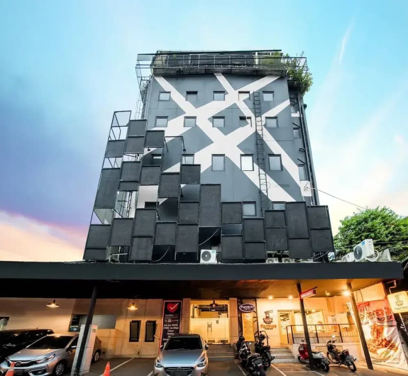 Infiniti Hotel - photo 1