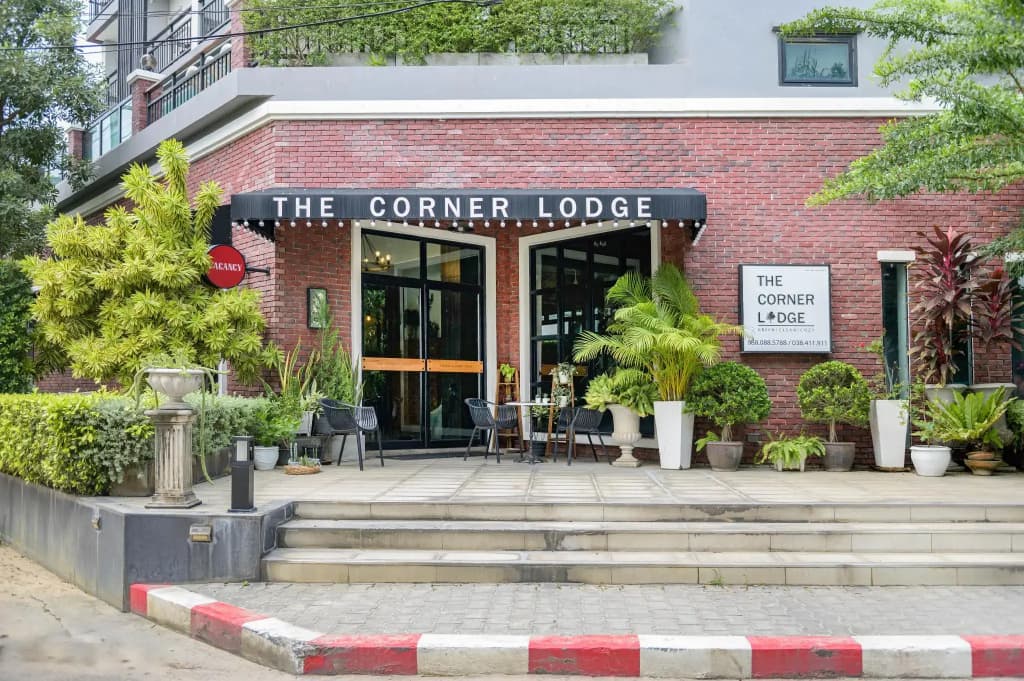 The Corner Lodge - photo 1