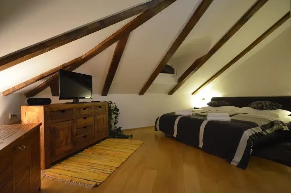 Attic Hroznova - Charles Bridge - photo 3
