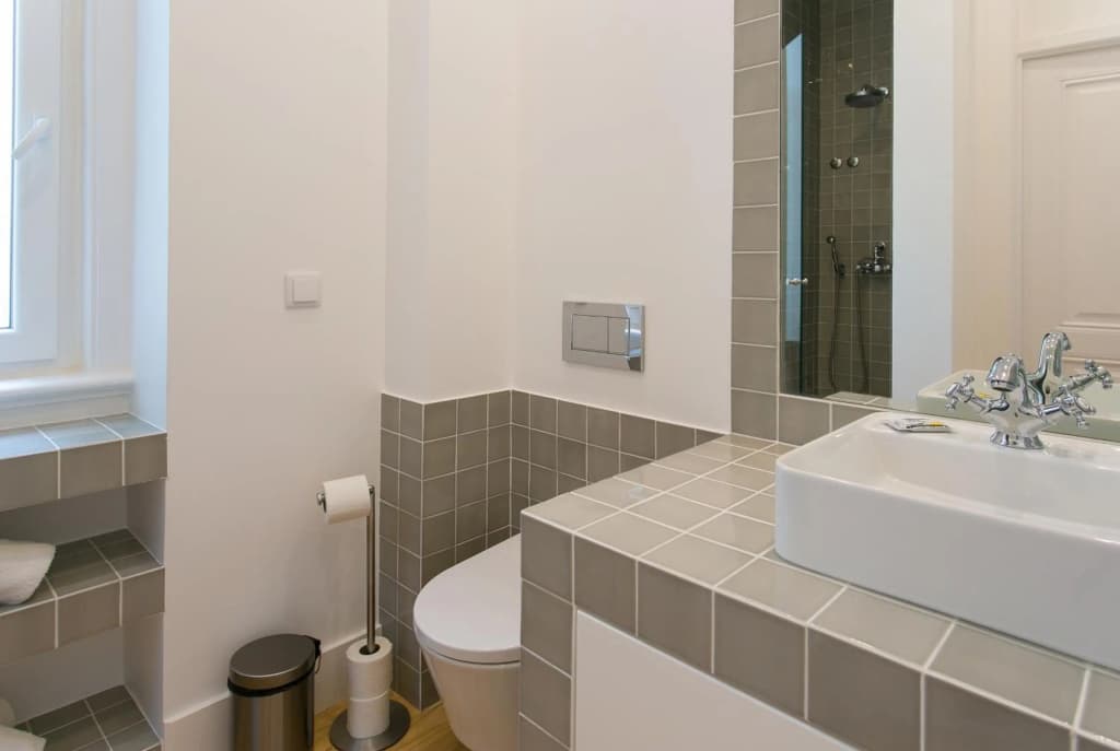 JOIVY Gorgeous 3BR home w/balcony nearby Time Out Market - photo 6