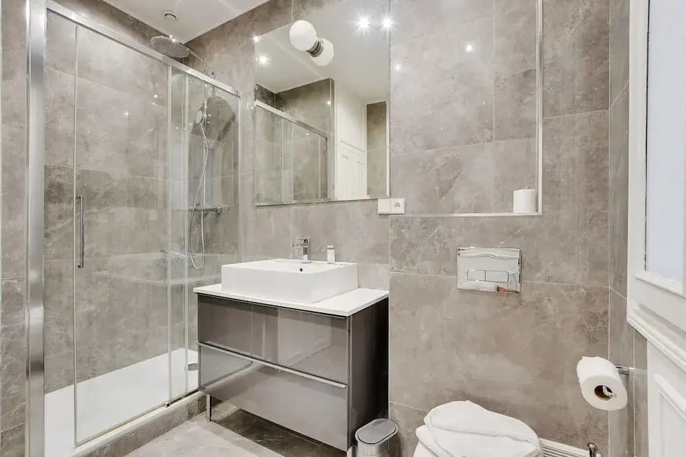 Charming Apartment - 1br/4p - Place Victor Hugo - photo 6