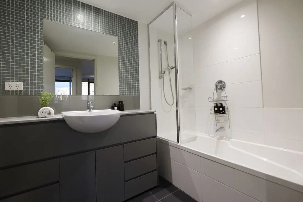 Russell St. Hotel Apartment - photo 11