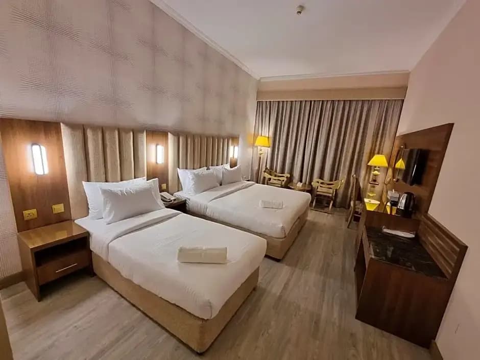 Vista Square Hotel - photo 4