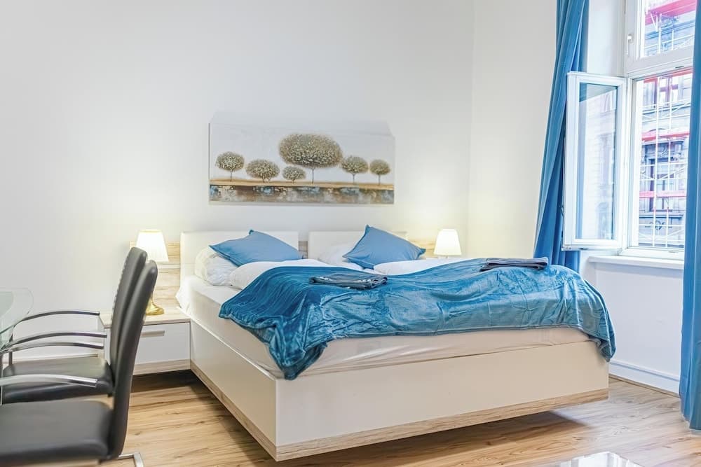Elegant 2BR Apt Steps from Westbahnhof - photo 15