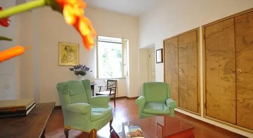 Old Bridge Apartment - photo 2