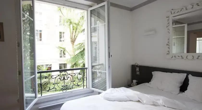 Charming Flat in 7th Near Eiffel Tower - photo 2