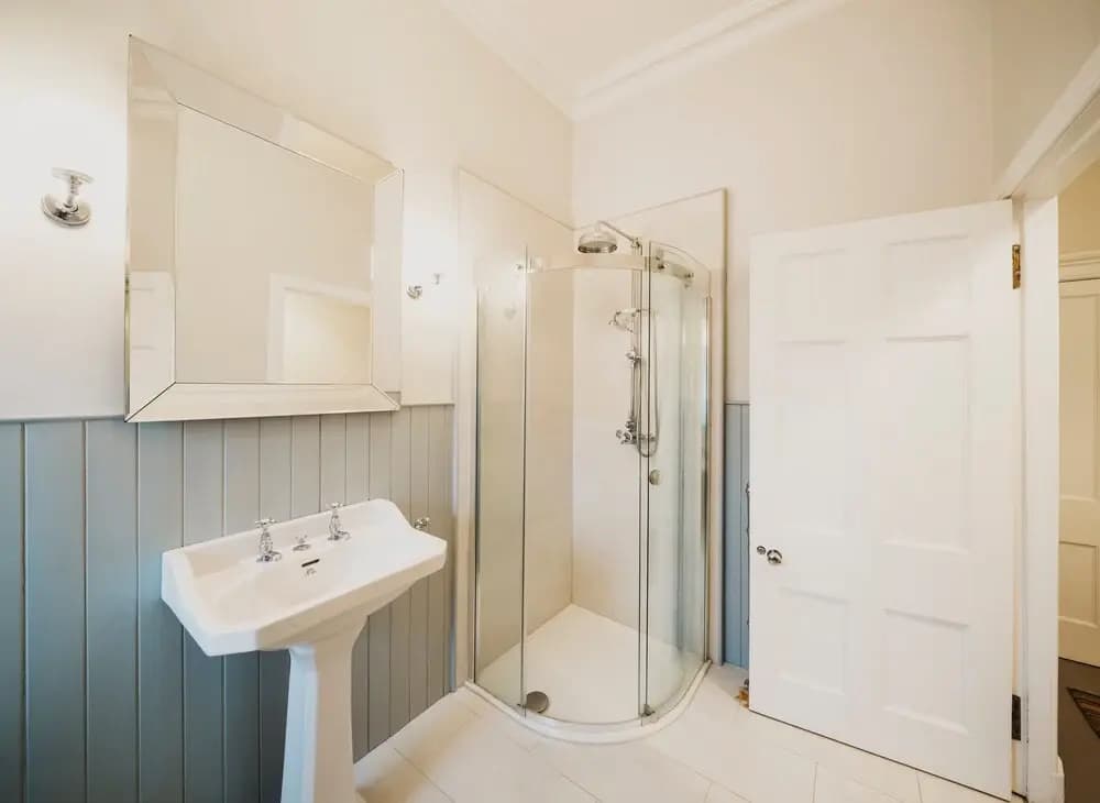 Beautiful 3 Bedroom Georgian Townhouse With Parking - photo 9