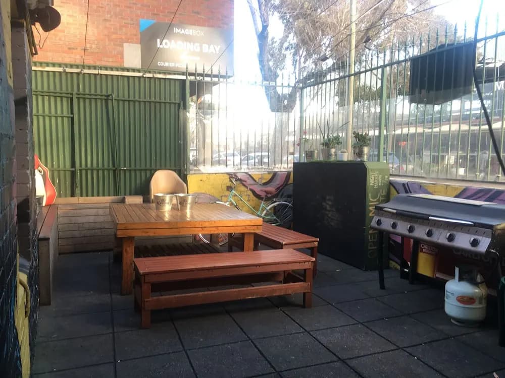 Market Tavern - Hostel and Bar - photo 17