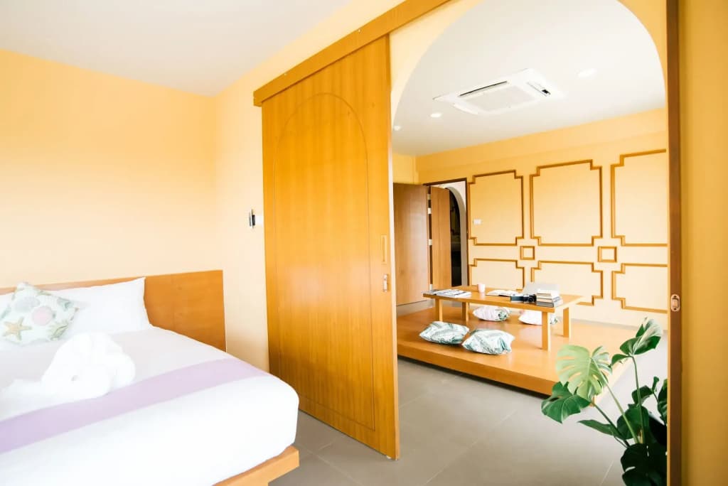 ROYAL PINEAPPLE HOTEL | A Welcome to Wealth and Good Fortune - photo 5