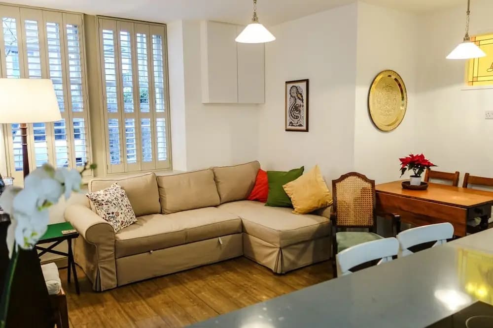 1 Bedroom Mews Flat Accommodates 4 - photo 6