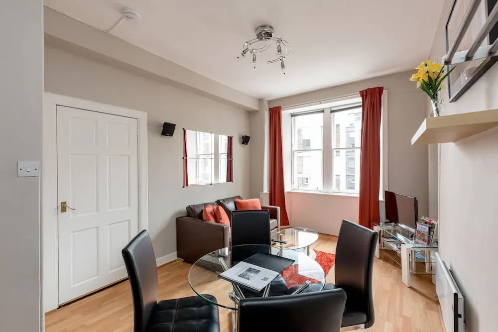 Silver Lining - St Leonard St Apartment - photo 10