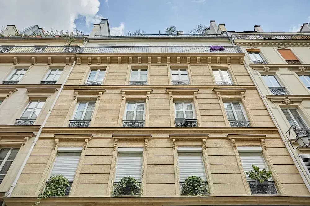 Incredible Le Marais Apartment With Terrace - photo 1