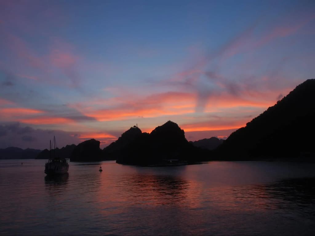 Halong Dragon Cruise - photo 3