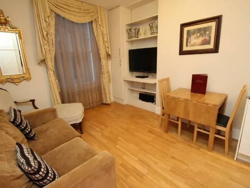 MiNC Mayfair Court - photo 4