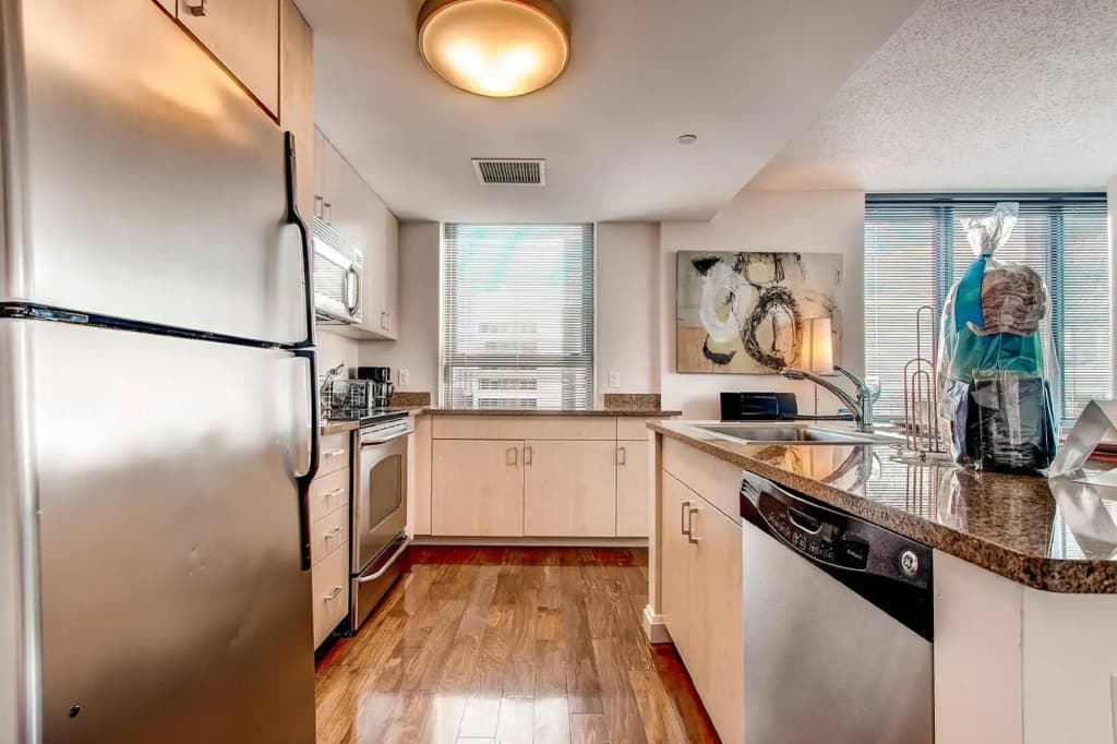 Global Luxury Suites at Figueroa Street - photo 21