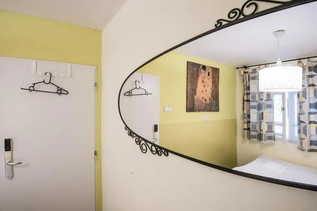 Charles Bridge Economic Hostel - photo 16