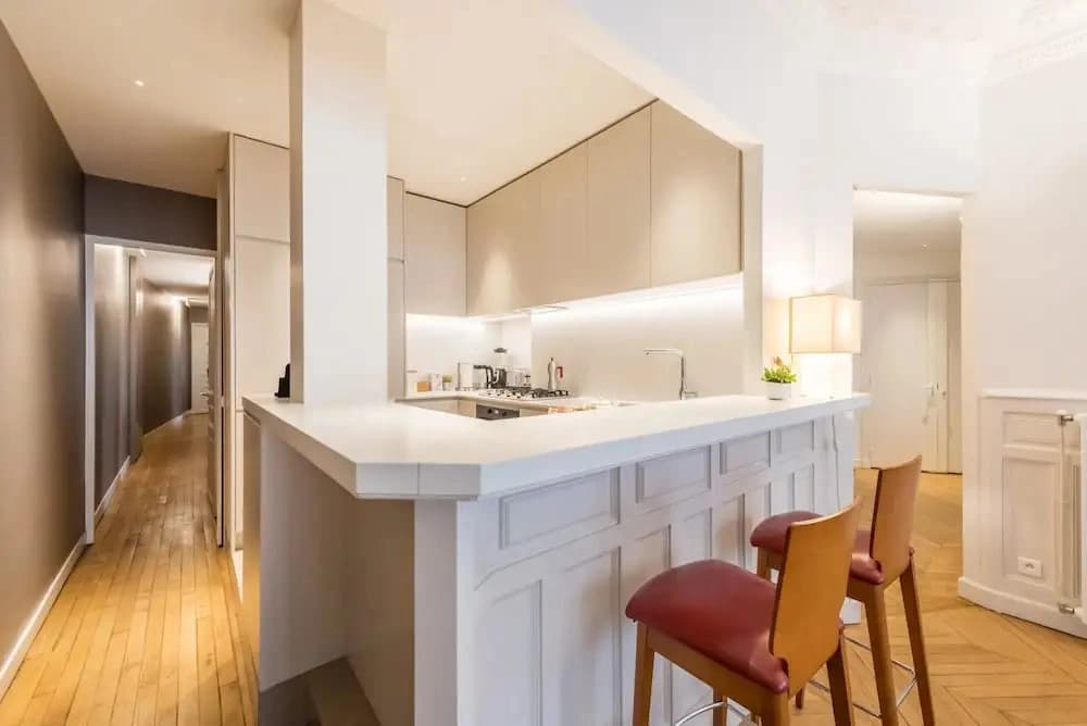 Four Saint Germain - Elegant Spacious 3 BDR Apartment in the Heart of Saint Germain - photo 6