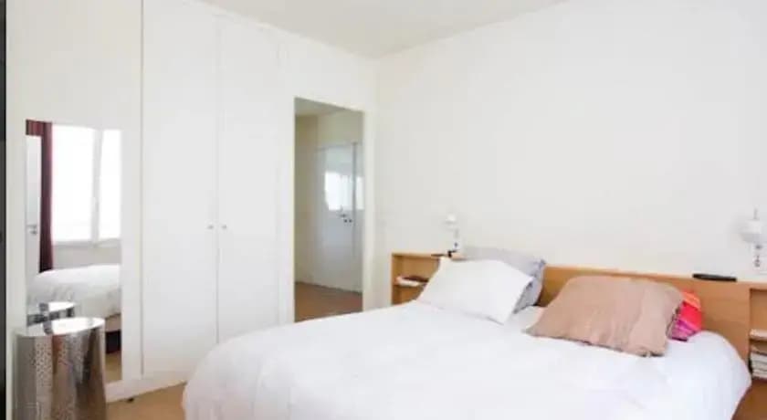 Great Design And Eiffel Tower Flat - photo 2