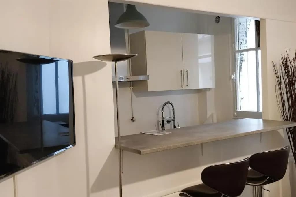Nice and cozy 1b apartment in the heart of Paris - photo 2