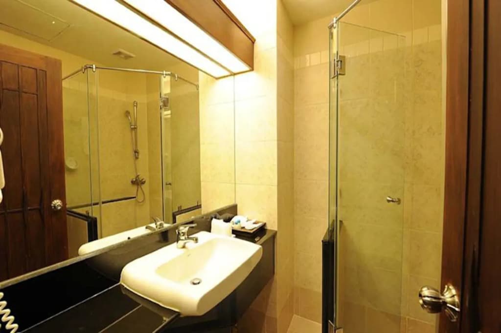 Whitehouse Condotel - photo 8