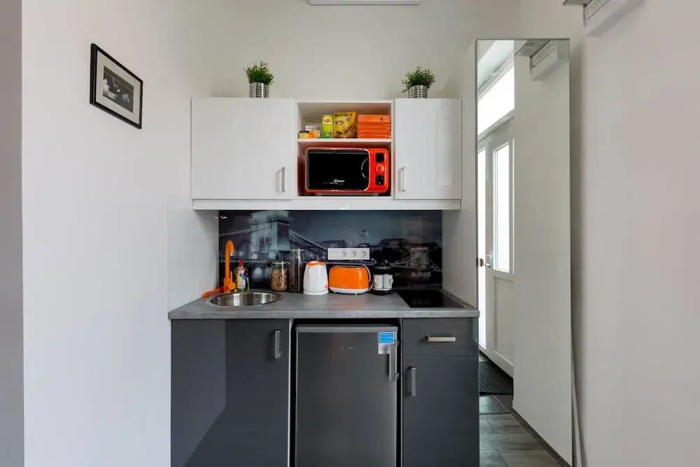Downtown Studio Apartment - photo 2