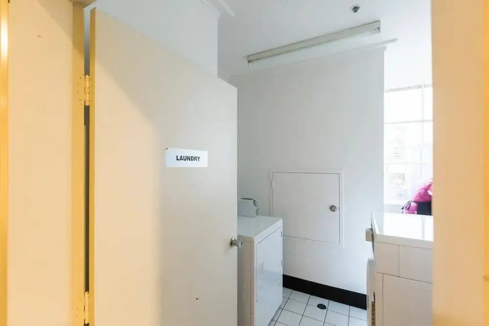 ELIZA, 2BDR Melbourne Apartment - photo 8