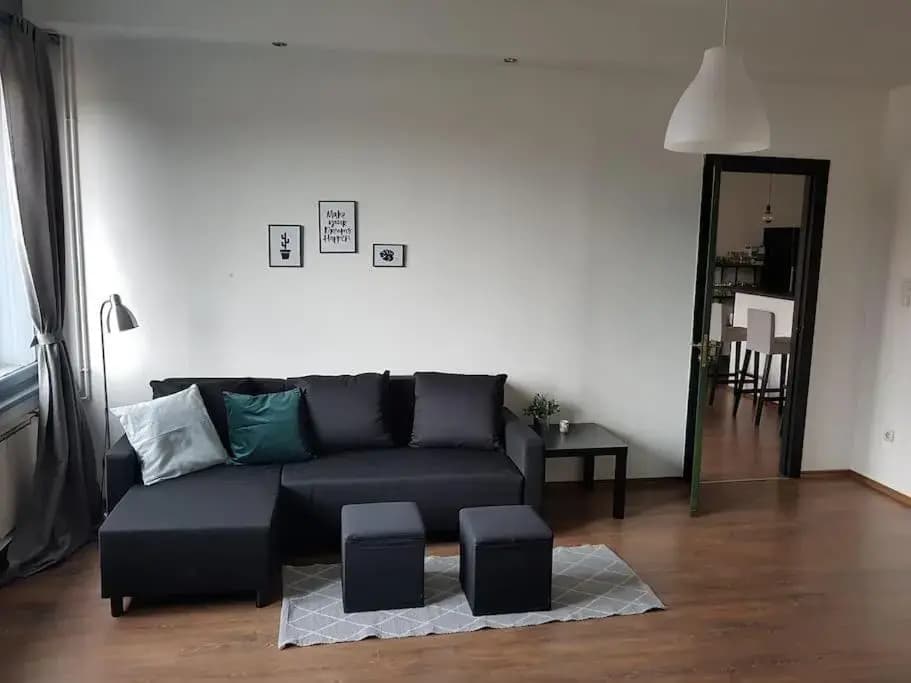 27 Shades of Green (4 bedroom 3 Bath Sunny Central) - main photo