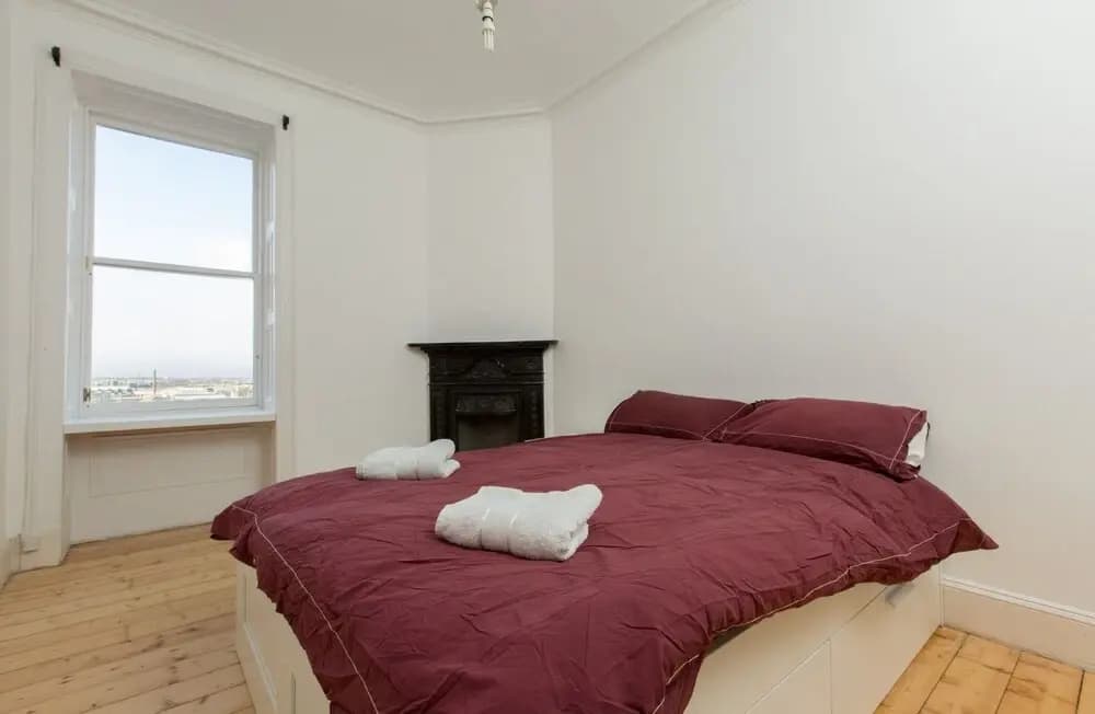Spacious 1BR Flat With View in Edinburgh -sleeps 4 - photo 5
