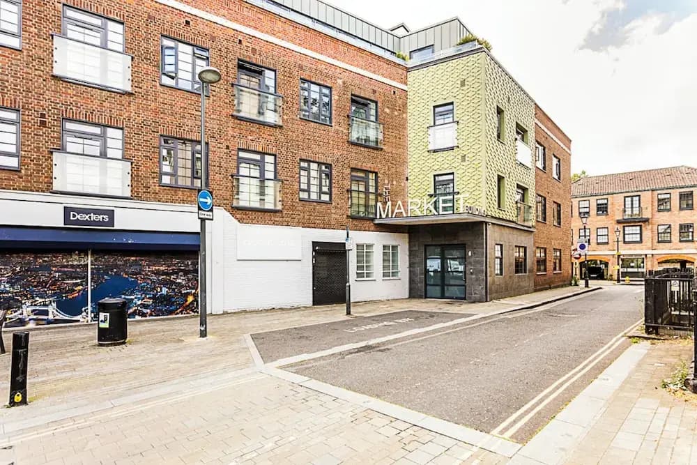 Modern Brentford Flat - photo 1